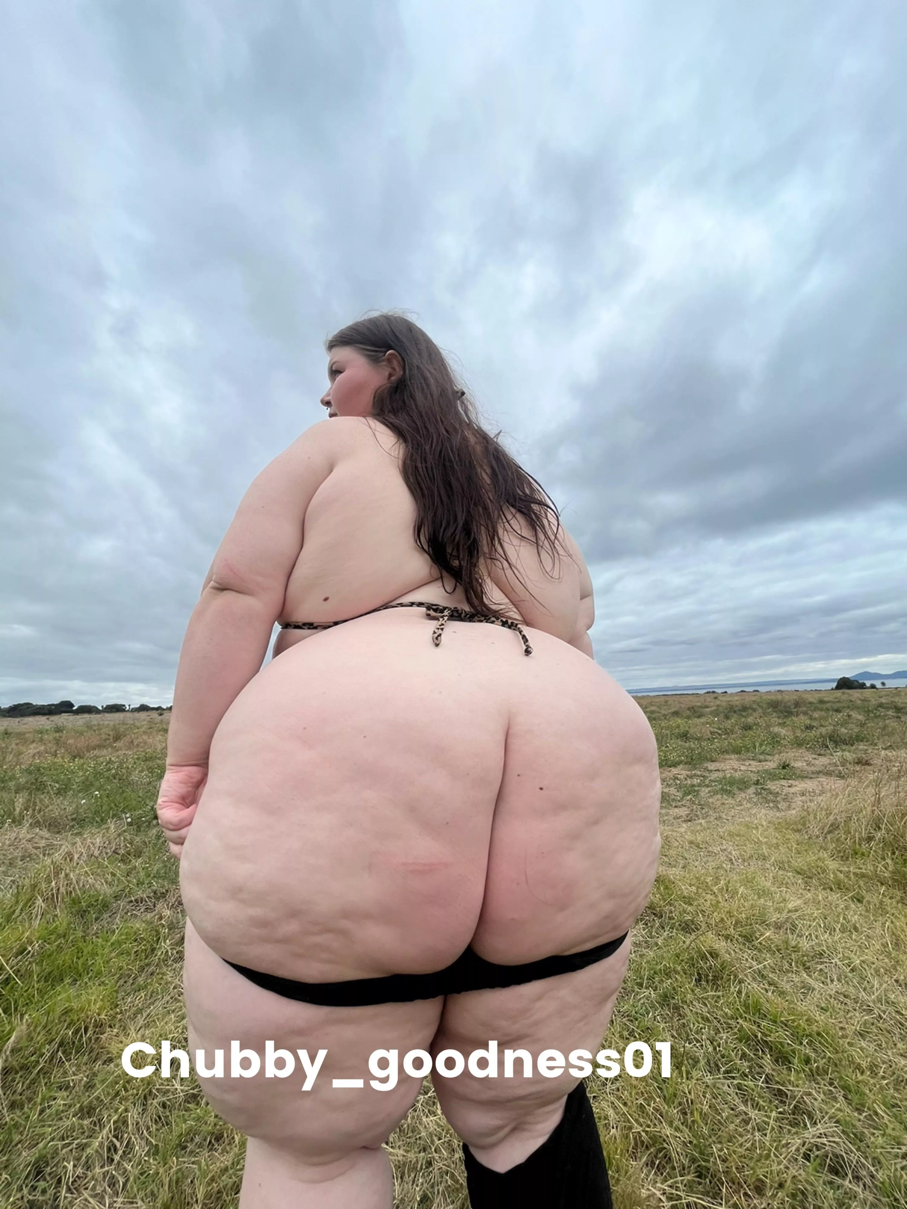 Someone smack me posted by Foxybunnie2021