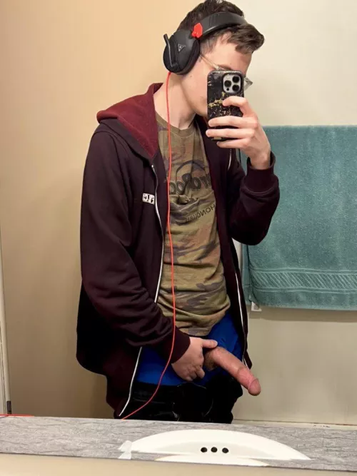 Suck my cut cock while I game? by twinkapexgaymer