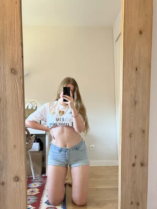 What catches ur attention first? by coolFascism