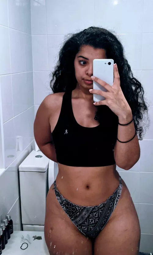 Who wants to kiss my tummy? by TaDahPromo