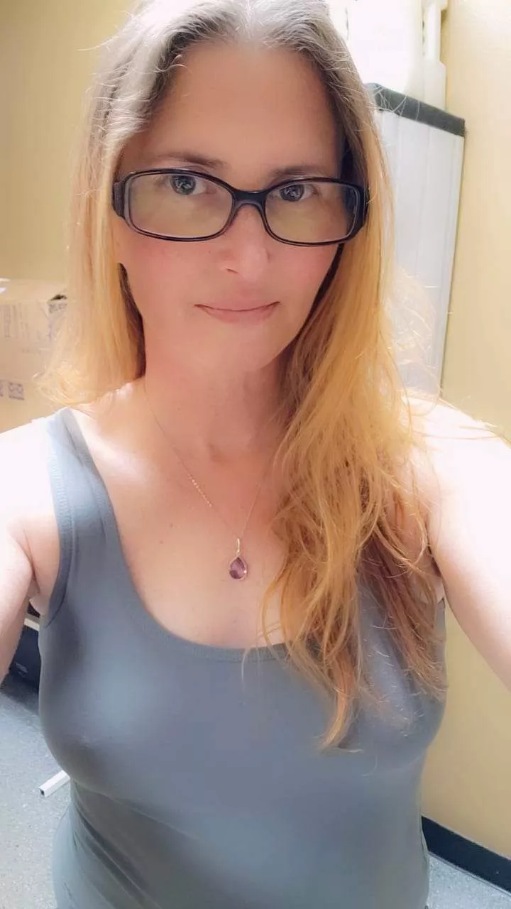 work selfie posted by 1BEATK5