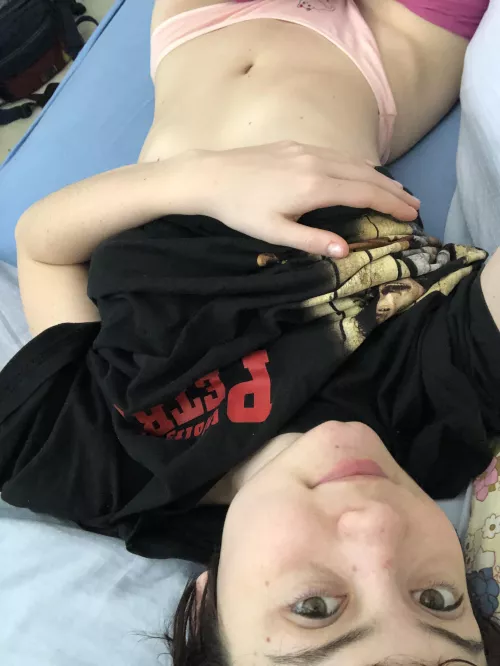 Would you lay down next to me ? by bloomhyper