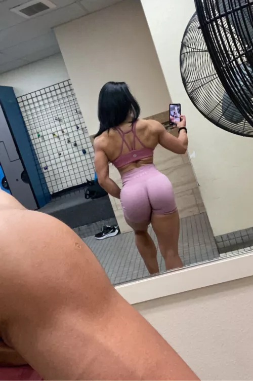 Wow, she‘s just so THICCC! by ArsenalGoonerFanbase