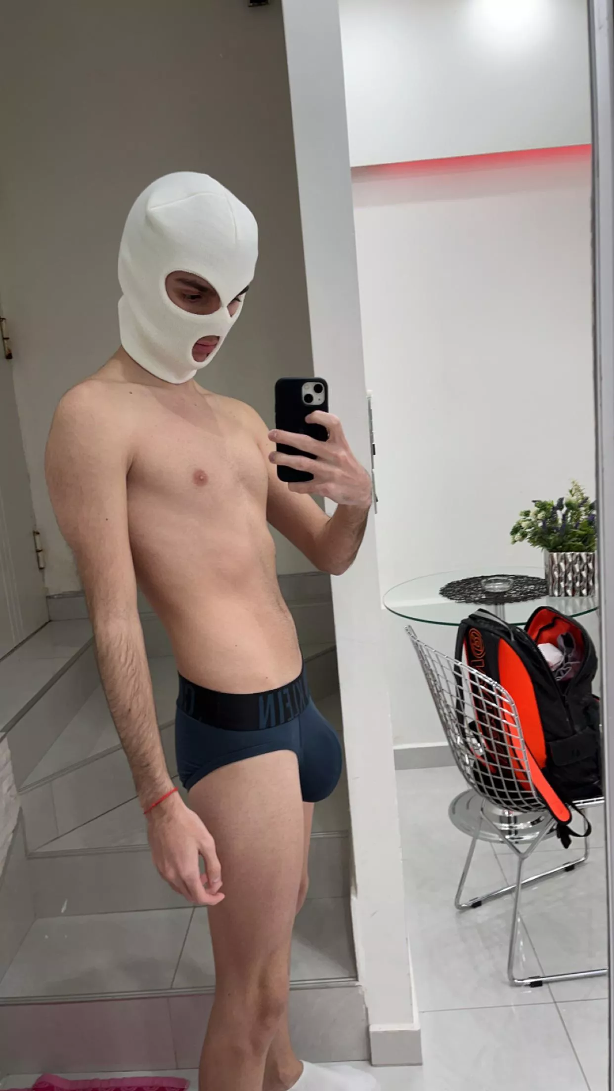 [18] horny af posted by nikolalol