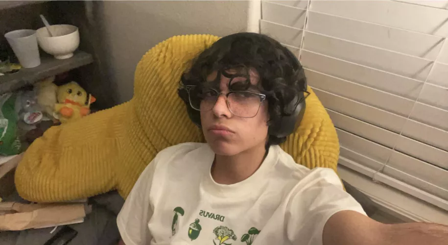 18 m big dicks or hot guys add me, so horny rn @oliverc1522 by micah_esp