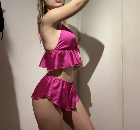 (19yo) I would like someone to join me…👉🏻👈🏻 by Early-Friendship5646