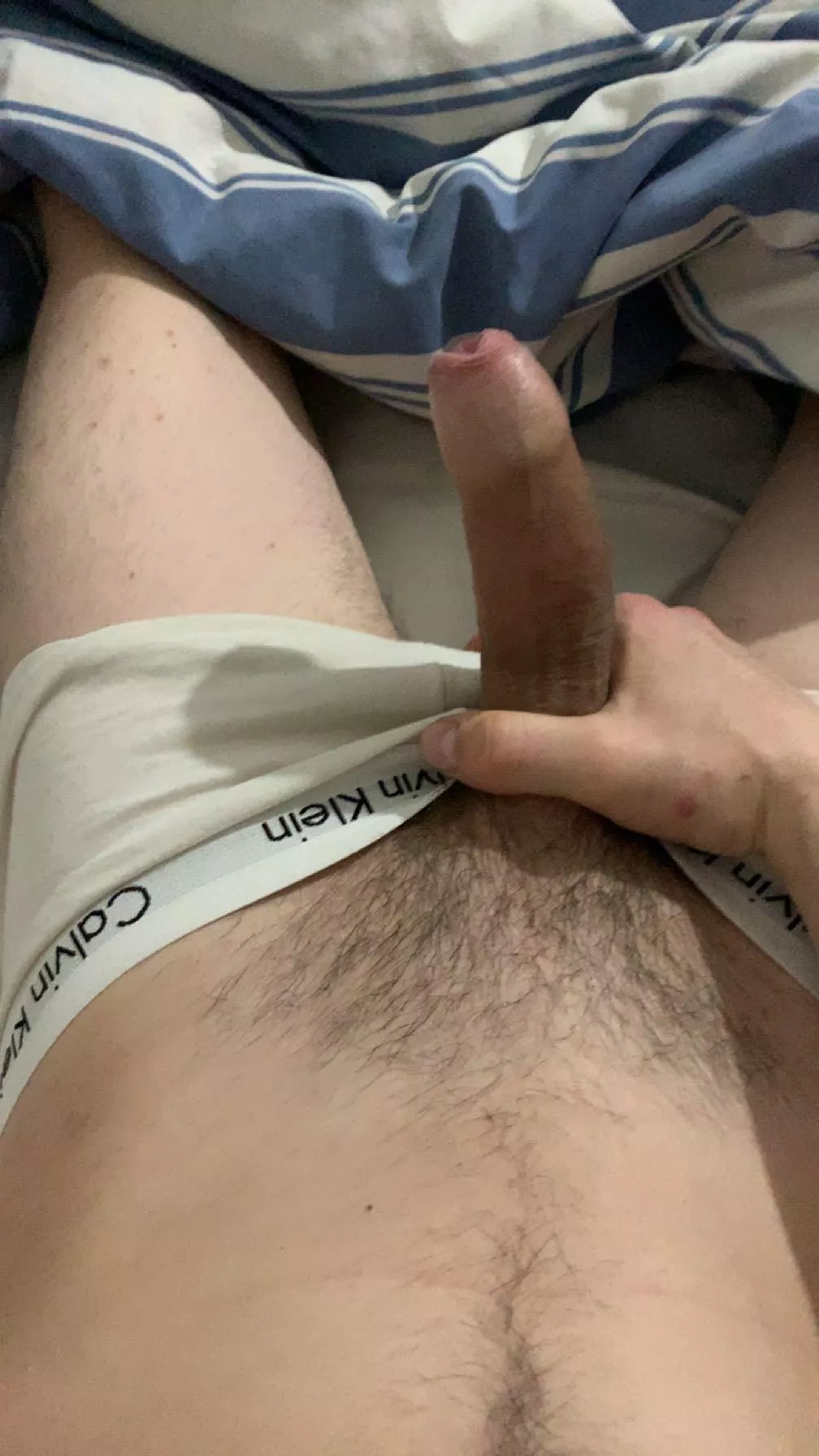 23 uk gf is at work add: jldn2023bi posted by London21guy