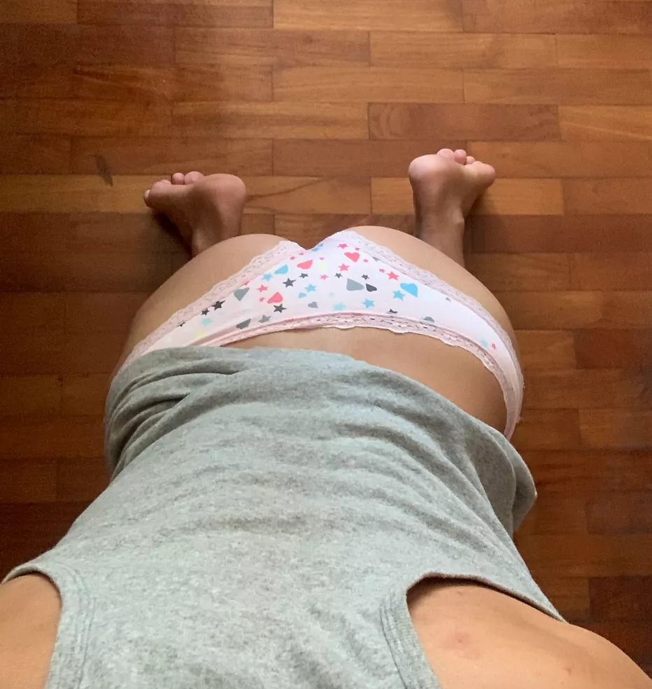 [23] Your view of me... guess what i might be doing? I swear i am a good boi posted by thongbabe99