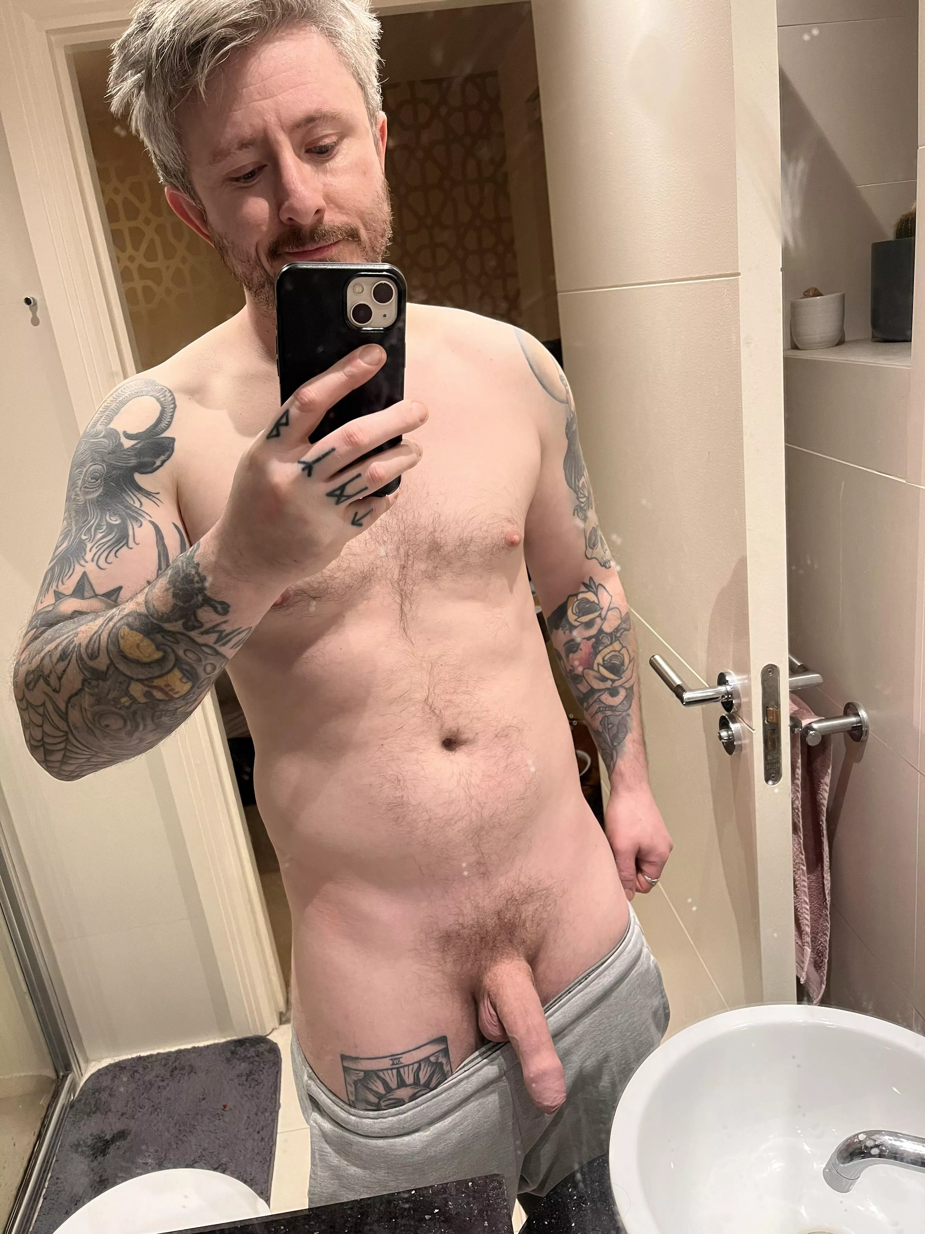 (37) who wants to see the head? posted by tattooed_pov