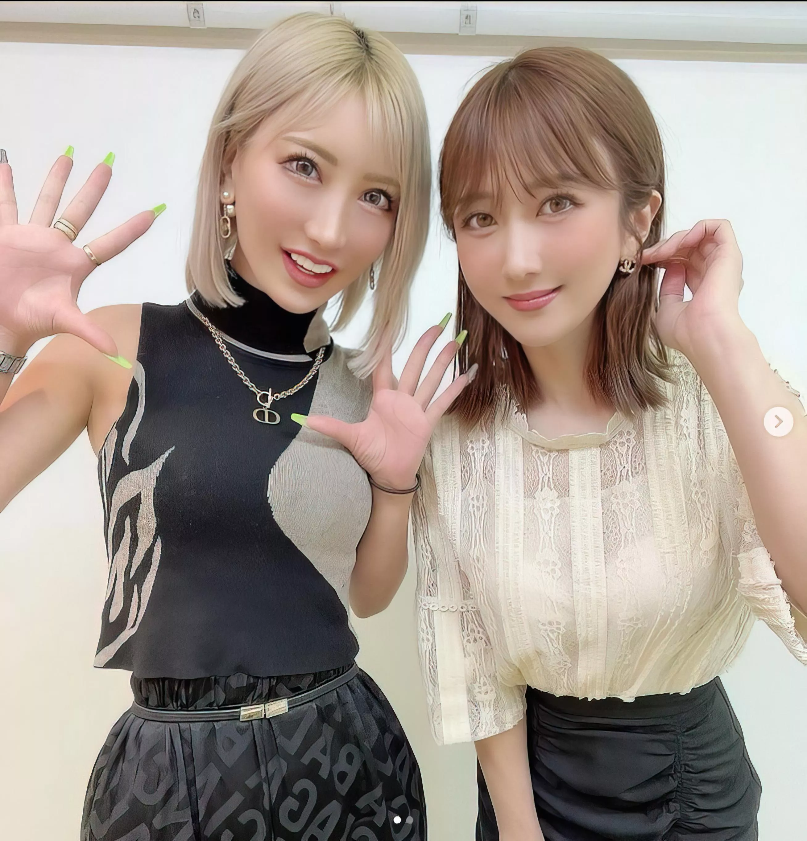 Aika and Hibiki posted by aqDR7C67_1