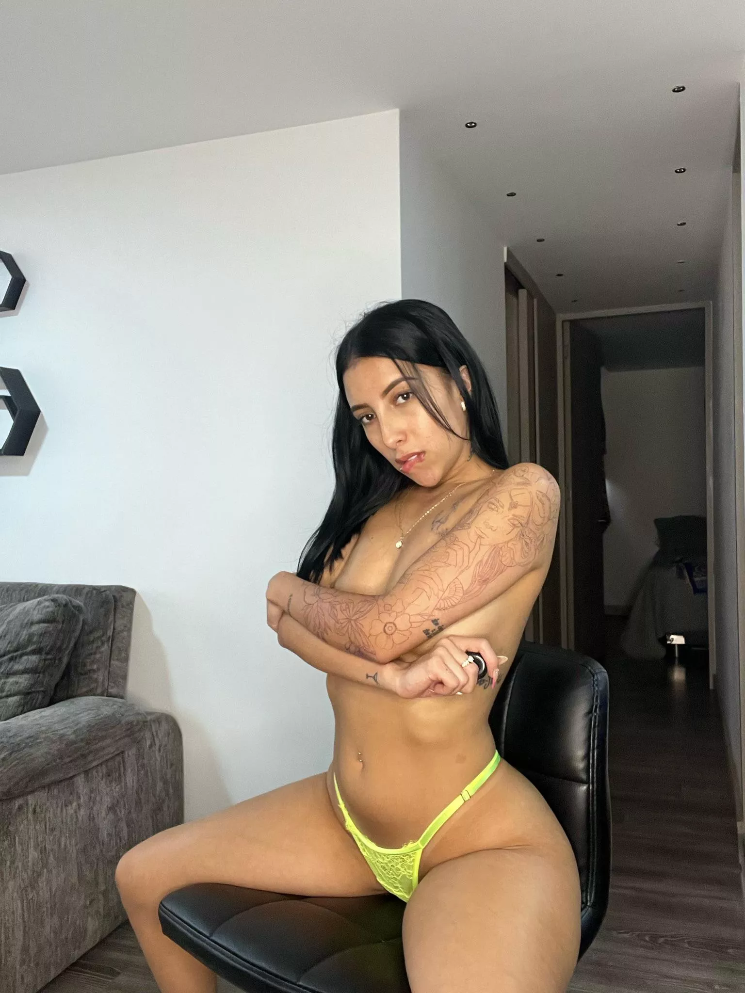 Being naked isn't the same as being sexy 💋 posted by Isamaria03