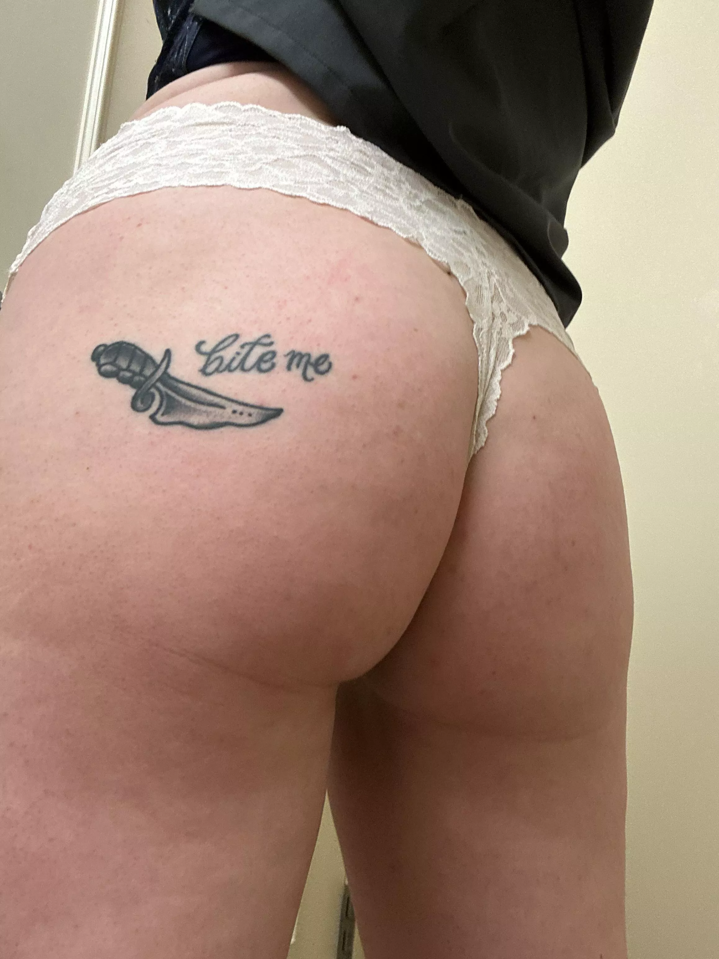 Bend me over and spread my cheeks🍑😈 posted by hotgirl69697