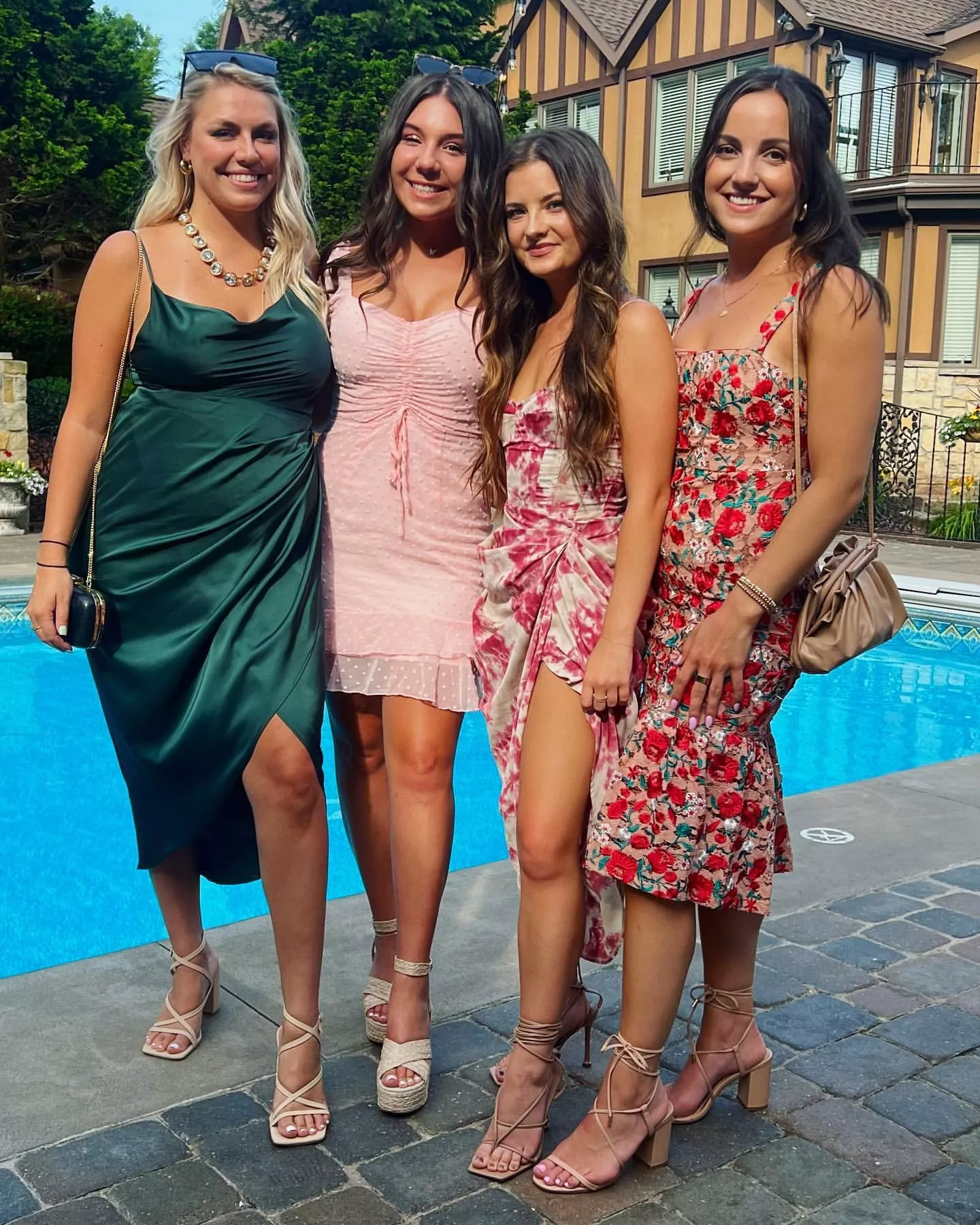 BFFs posted by ThePinkTaco65