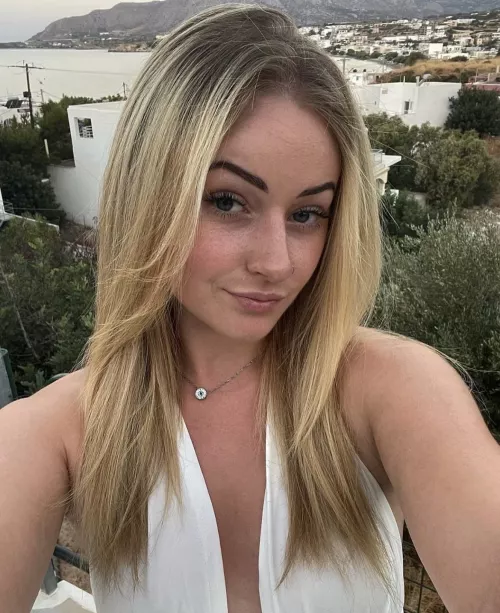 Cuck here looking for an older bull aged 30+ to fuck my hot slutty gf. Dm me if interested by jerkingladV2