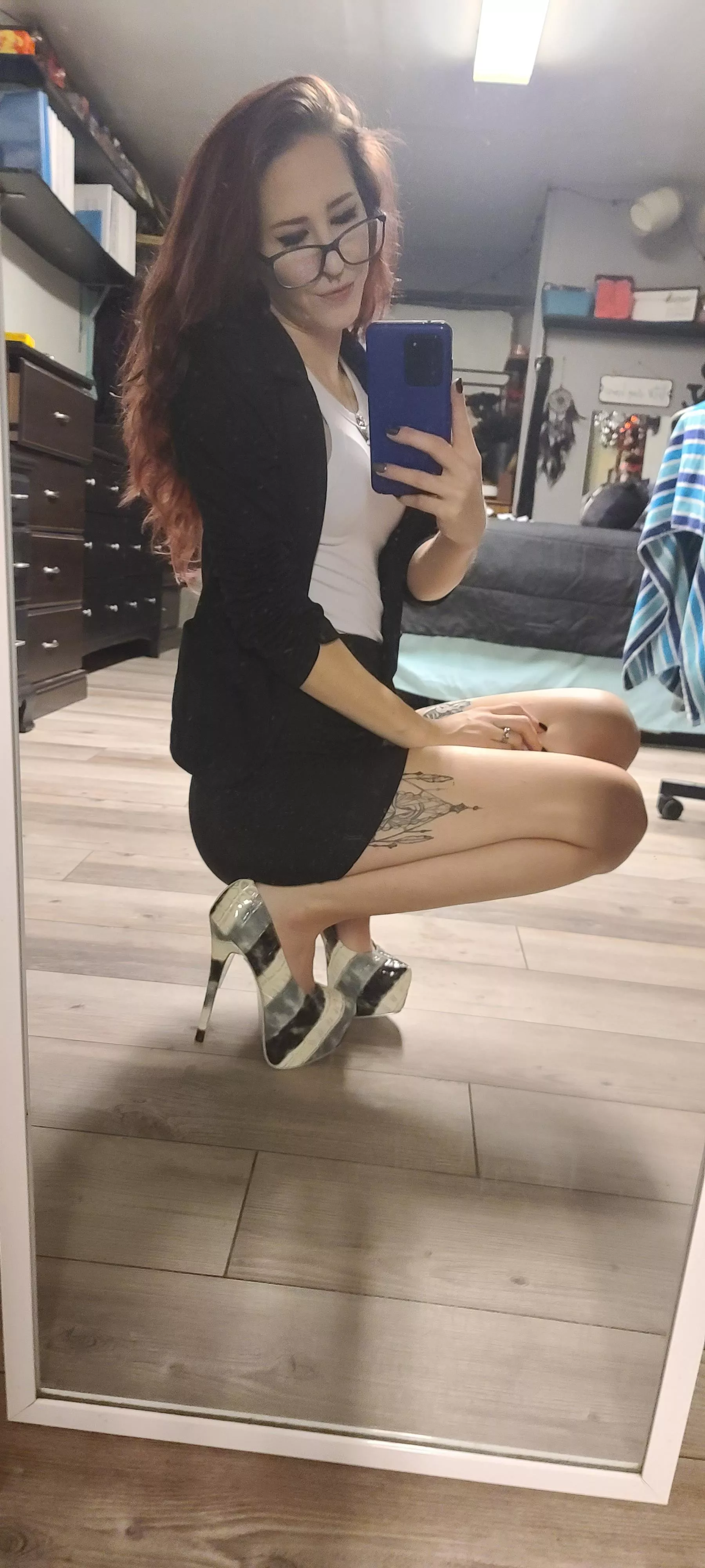 Easy access for Fingering Friday 😈 posted by Bella-Enchantress