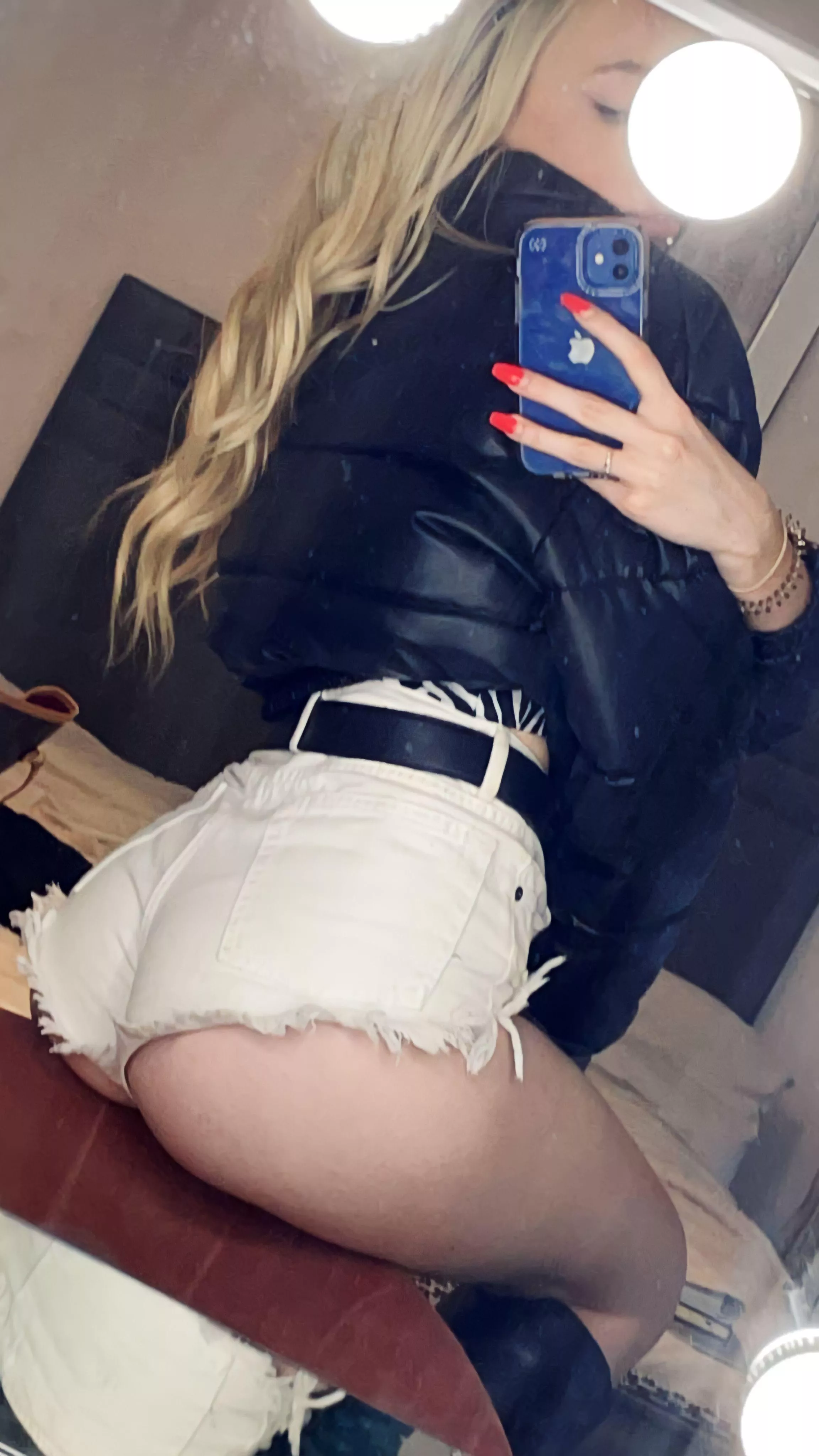 [F19]Do you guys like Jean booty shorts ? posted by Jasmin_pf0907