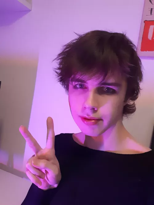 first time taking a face pic, hope you find me pretty... >w< by BoyAnii