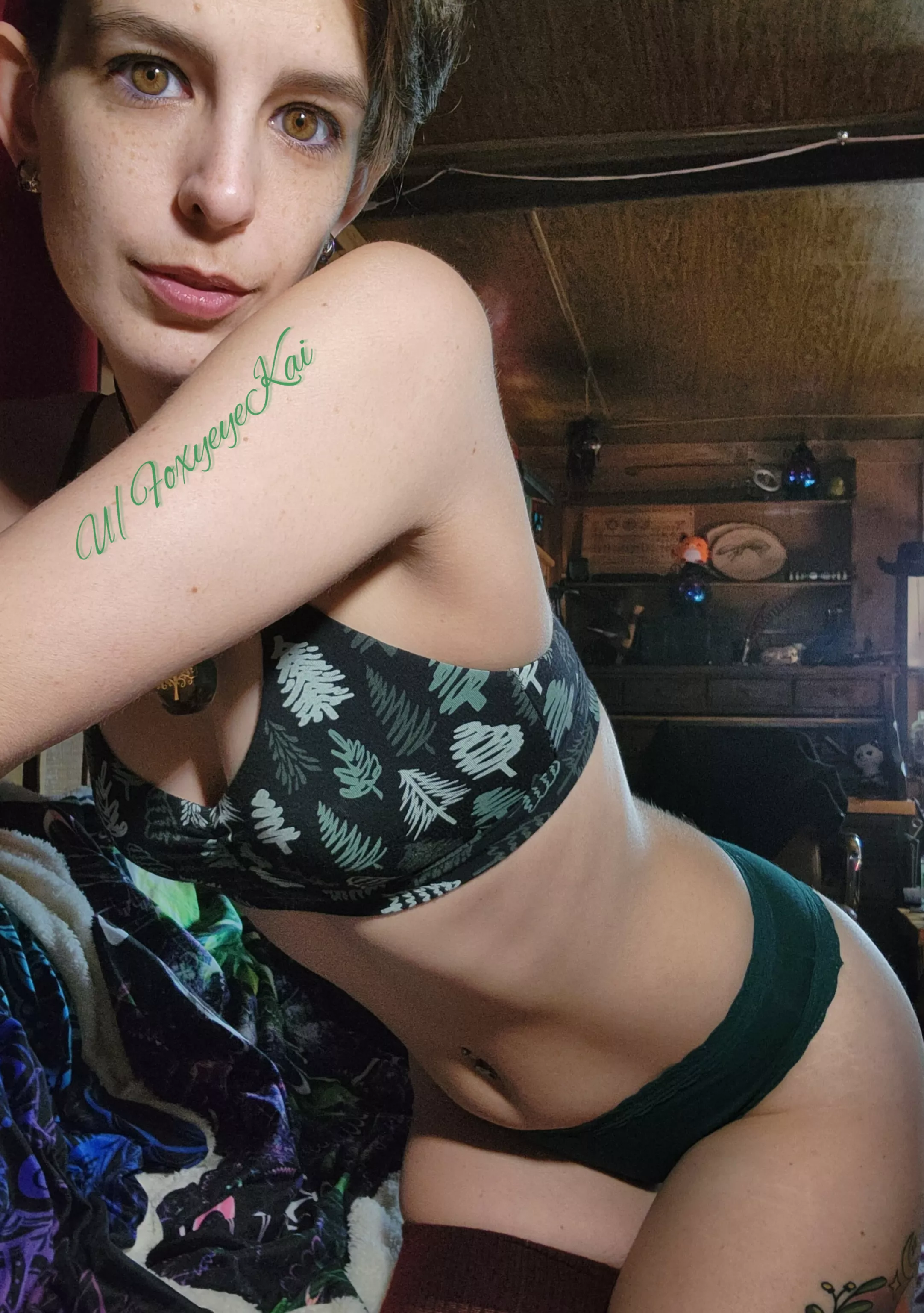 Green is my favorite color! posted by FoxyeyeKai