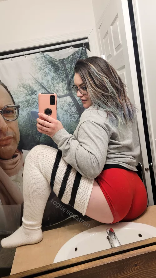 Happy Friday 🍎 by RogueSquatron