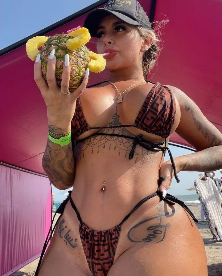 having a drink posted by Thicinh