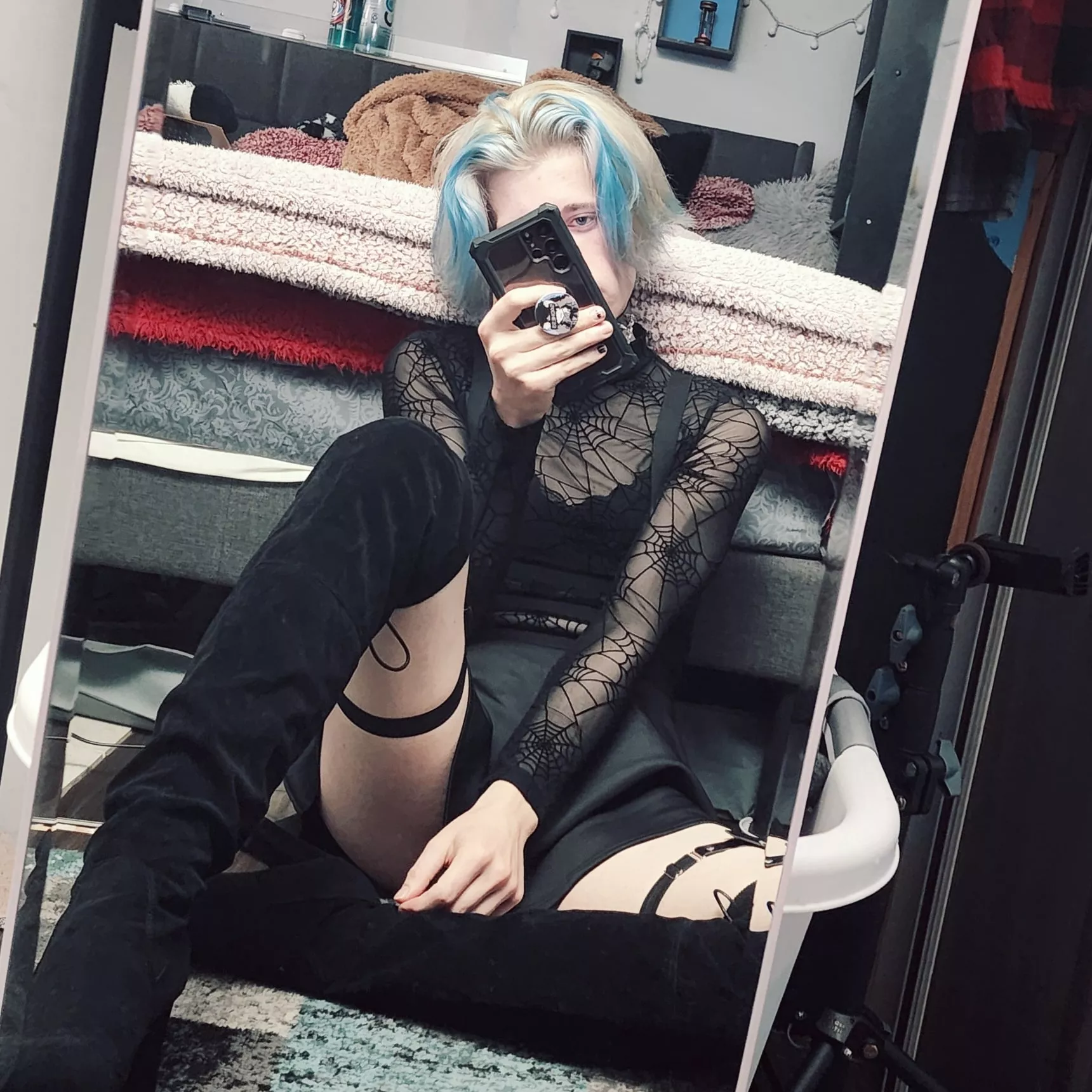 Help! I've fallen for you! 💕 posted by Electronic-Load-3145