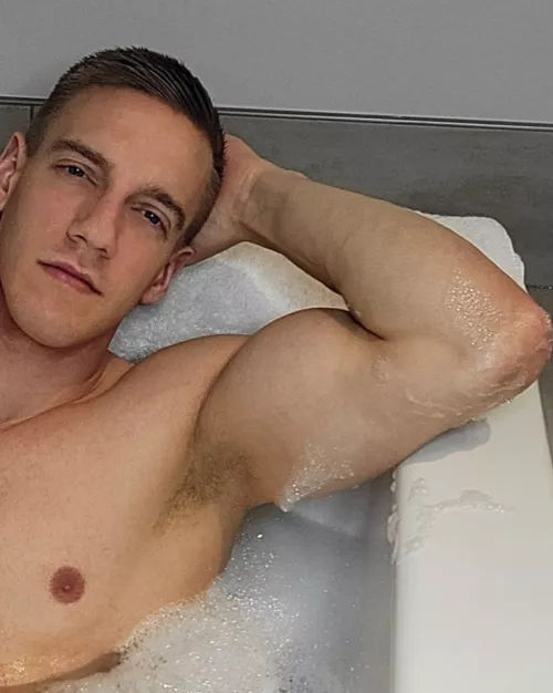 Hop in 😌💦 by John_fitness91