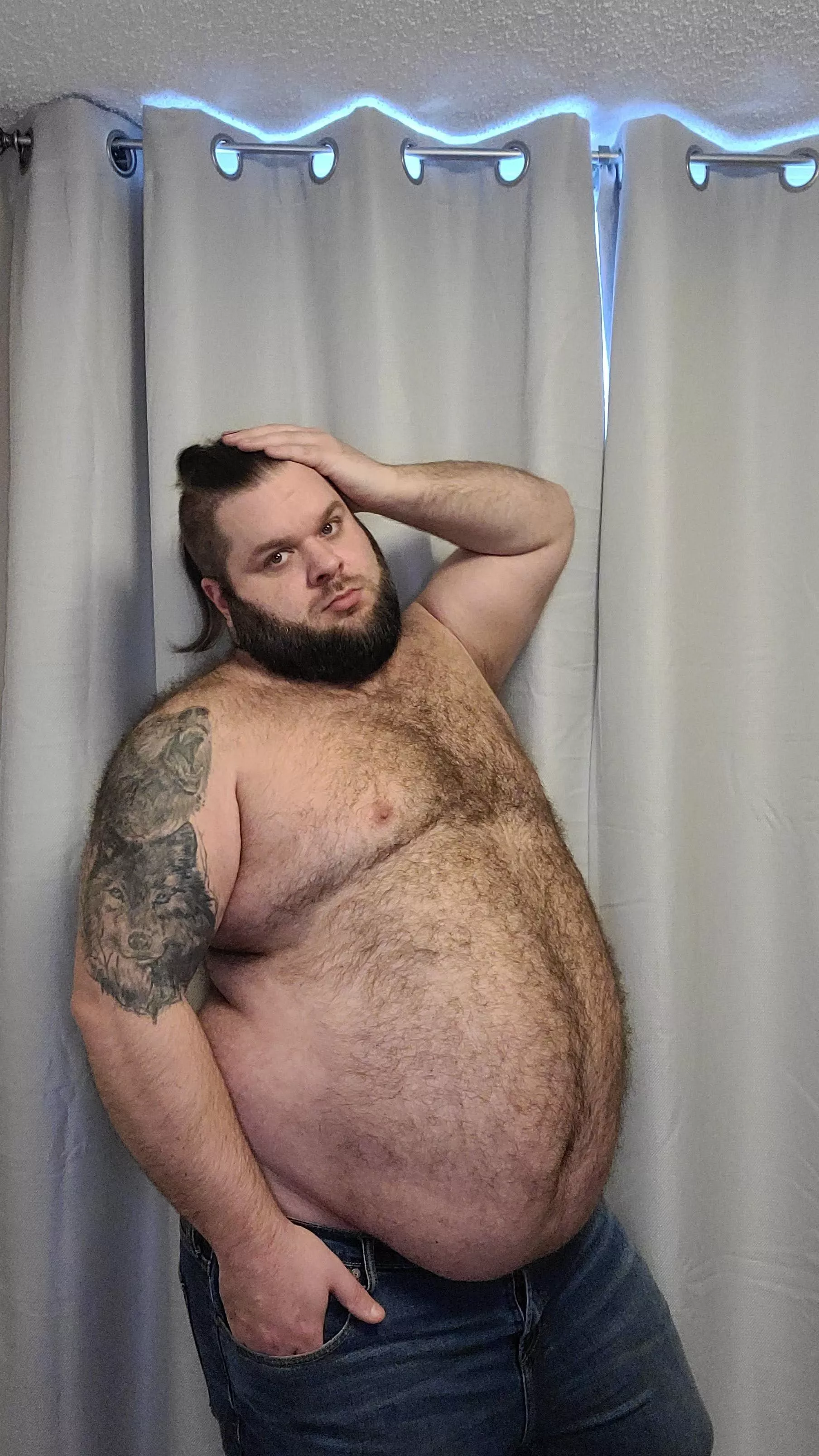 I bet you'd like to see my hairy pit! It's smelly today posted by JustIgnoreMe01