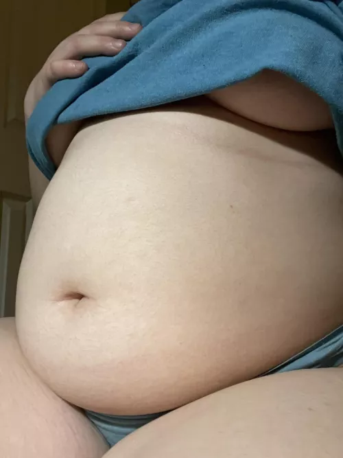 in need of belly rubs 😣 by Sushi_Slayer127