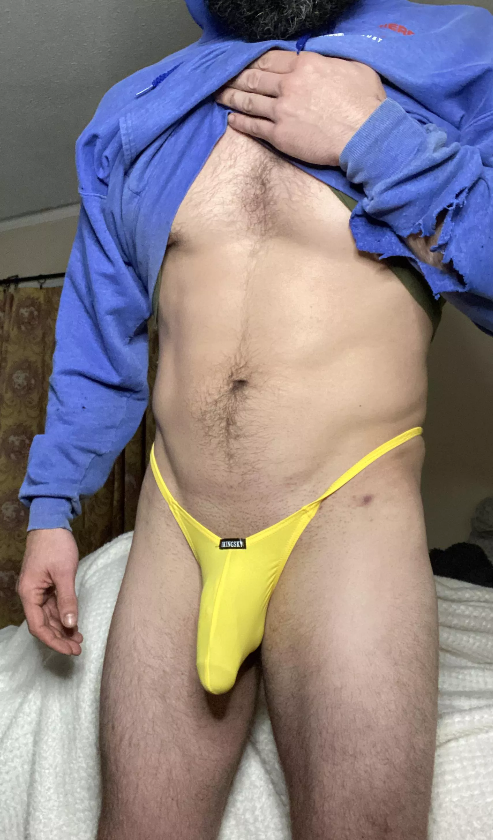 Like my banana? (M)32 posted by hippyfit2