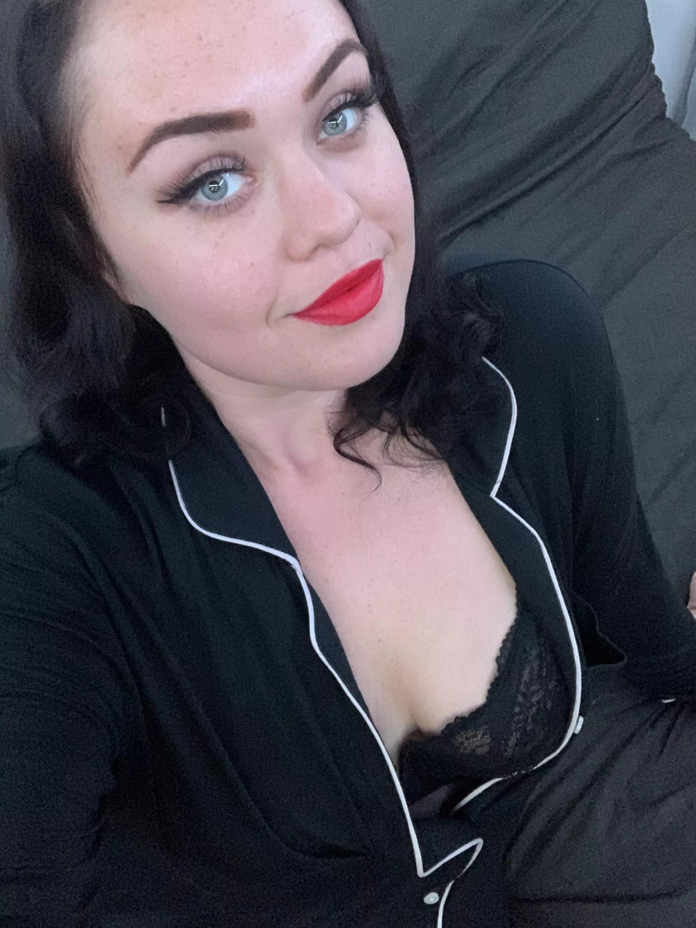 Married mom wanting something new to taste. posted by _xnicoletteex_