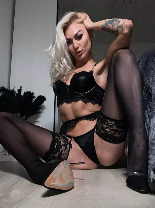 My tender body is waiting for your hot touch by samanta_boobs