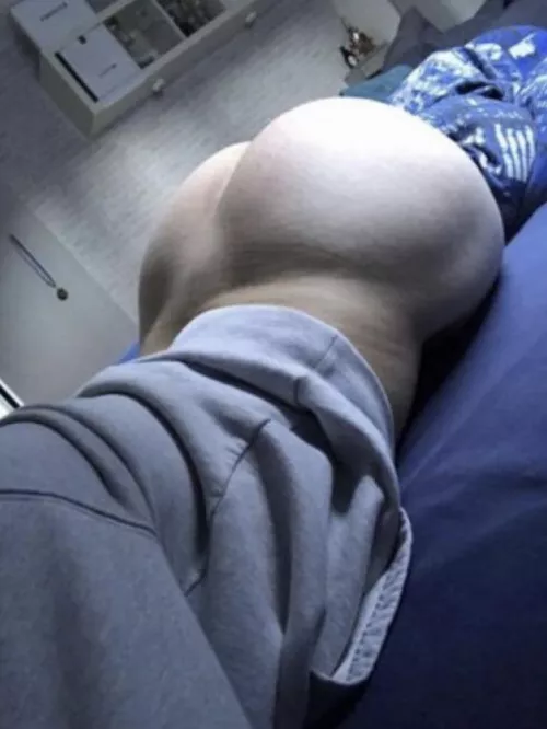 Need some cum on my cheeks 🥺 Dm me by DisplayOk2817