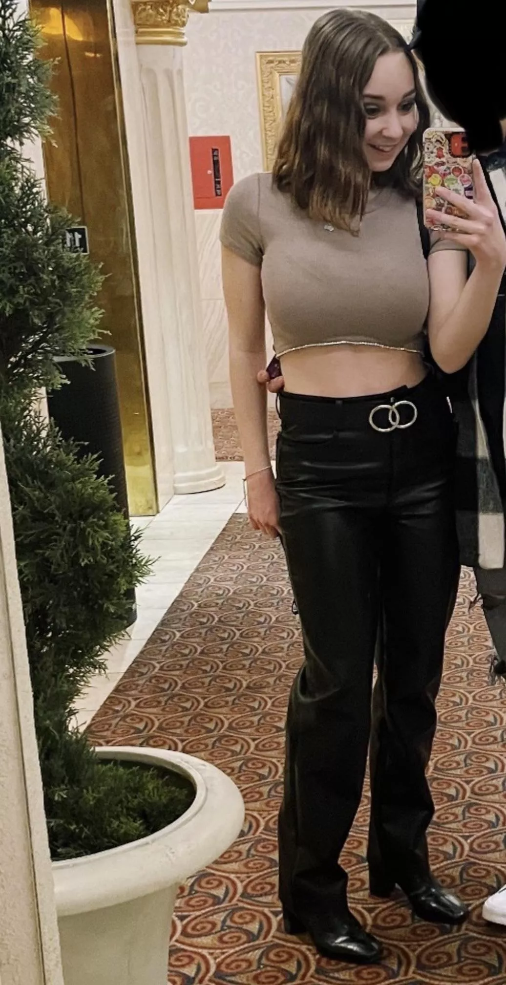 Only distraction in this photo is the off-centre belt. 😉 posted by AmazingDDs