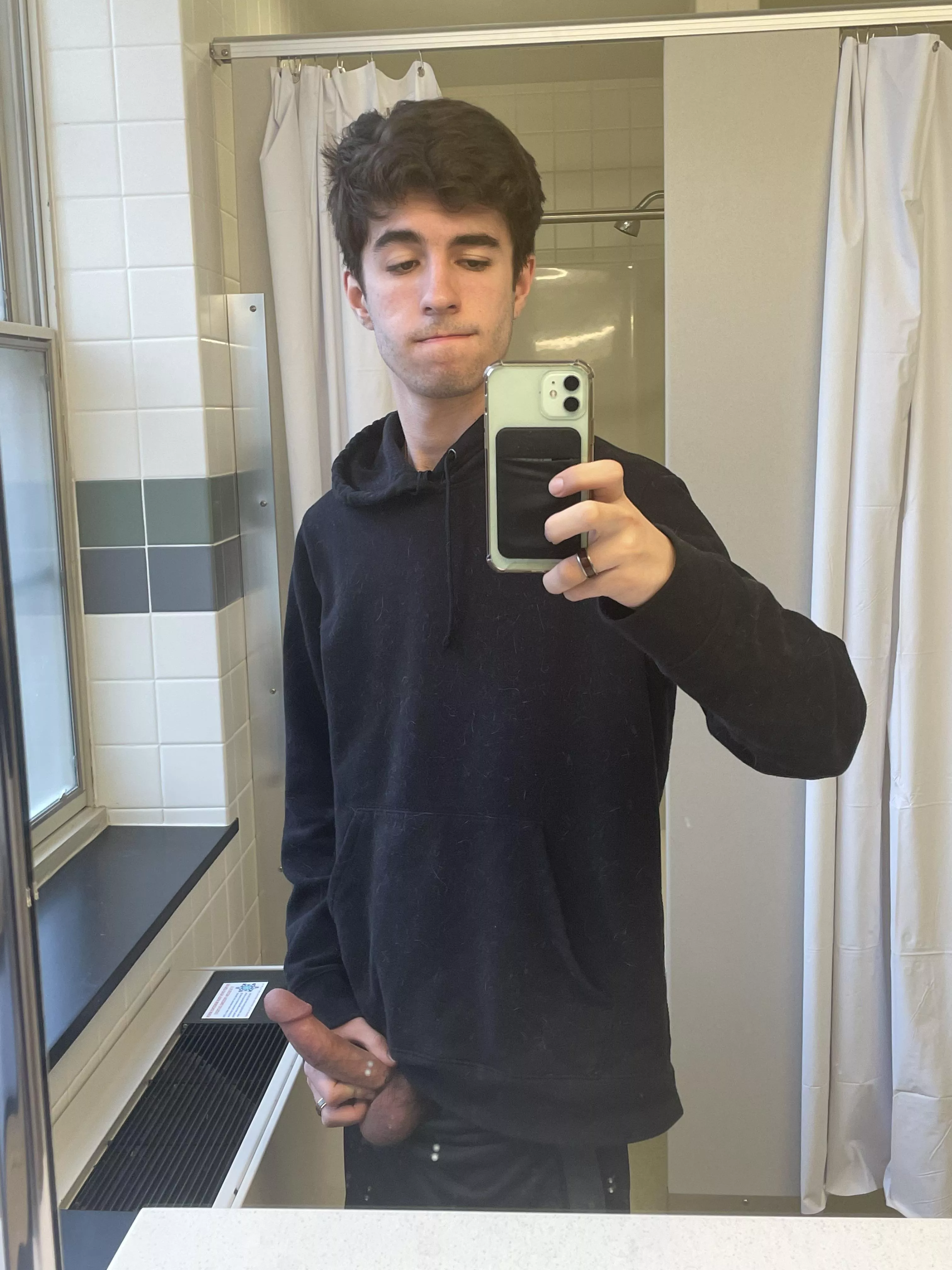 Quickly took this in my dorm’s bathroom posted by gogogogowon