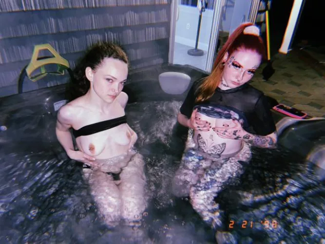 Right or Left by DaphneBlakeX0X0