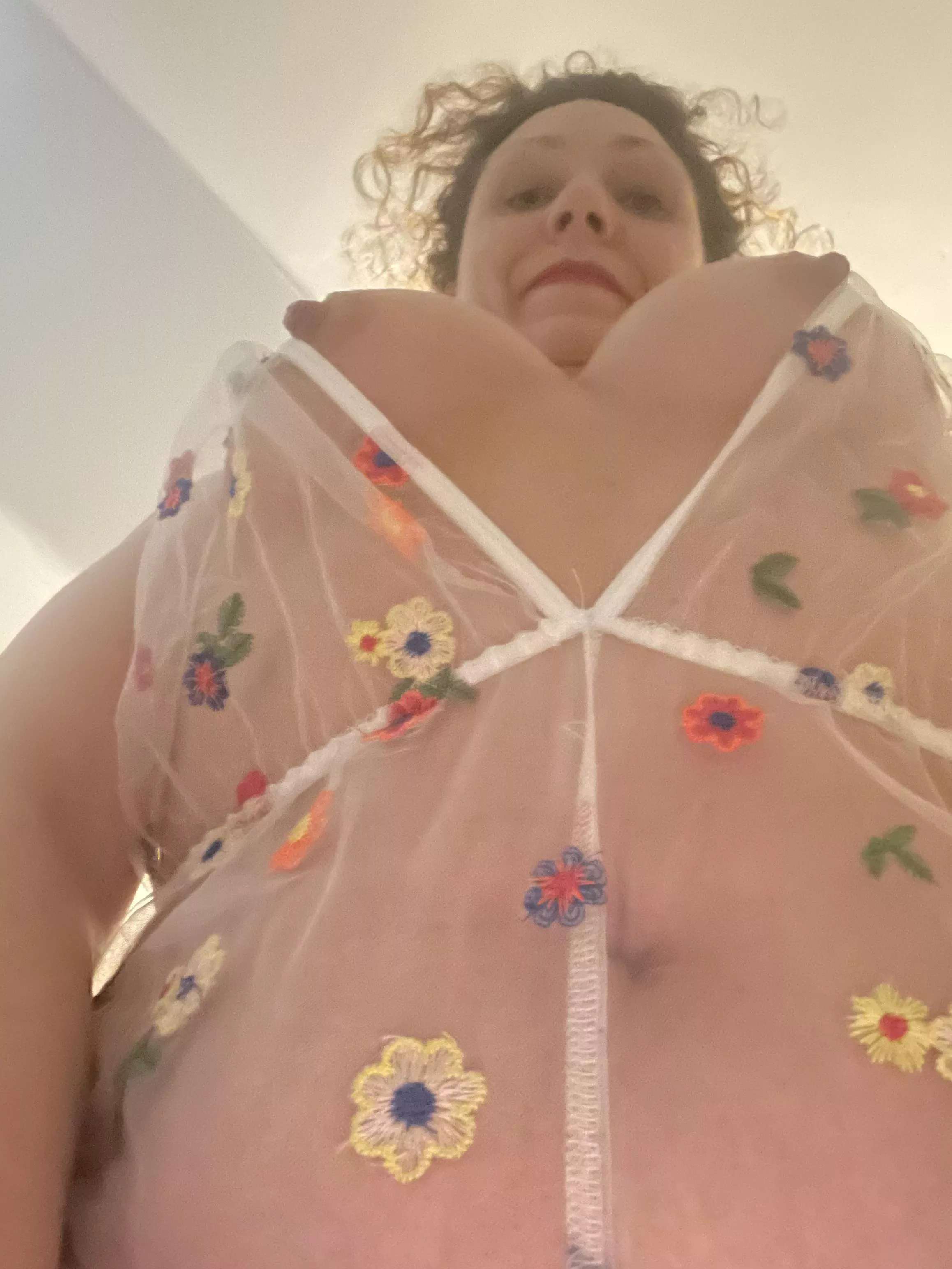 Saturday morning Milfie playtime posted by Shannabis_