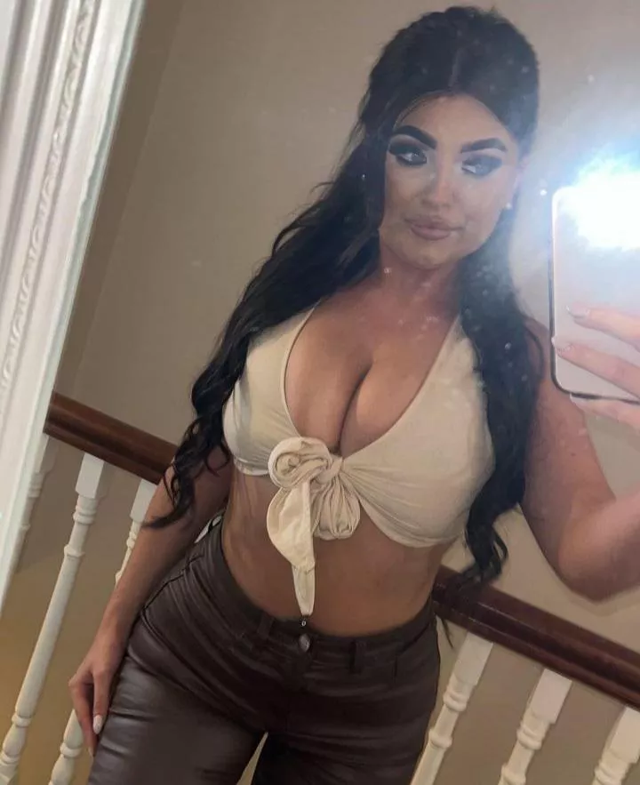 Shauna posted by heeno555