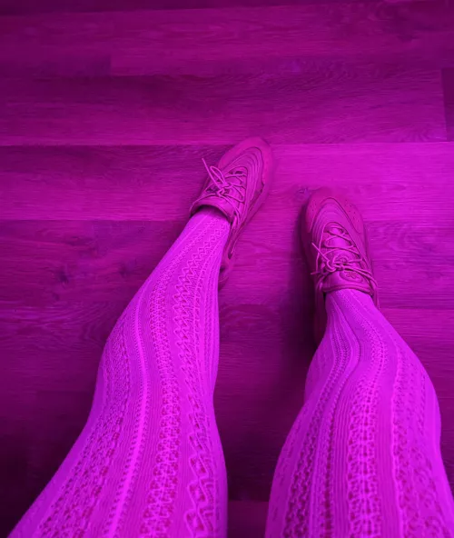 Tights with sneaker by Comfortable_Knee_609