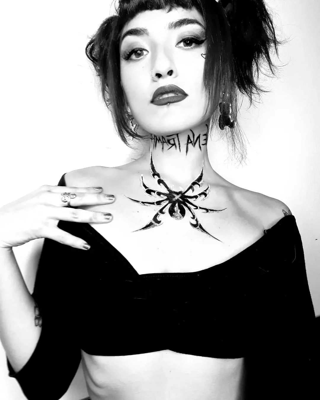 touch my ribs baby posted by esmeralda_420