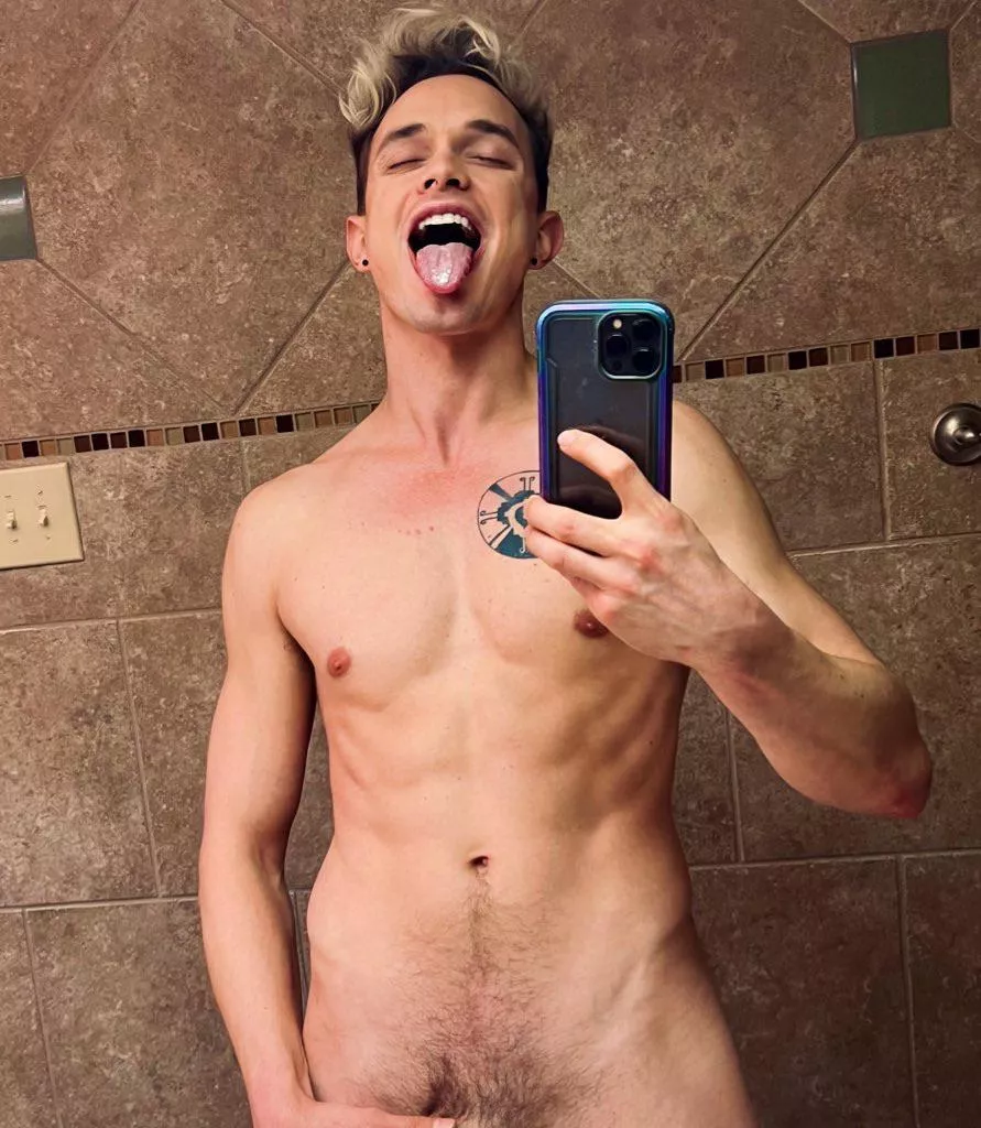 Who else likes to eat their own? 💦 posted by seth_tylerrr