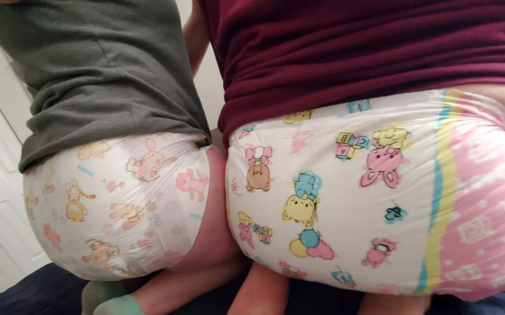 Who wants to diaper up with us and cuddle?? 🥺🥺 F25 posted by wedgieofdoom