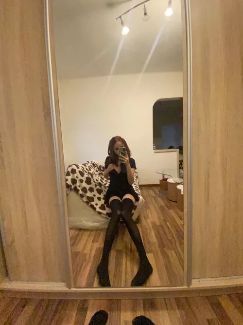 would you jerk off to my nudes if I sent you some? by chikshotslaaay