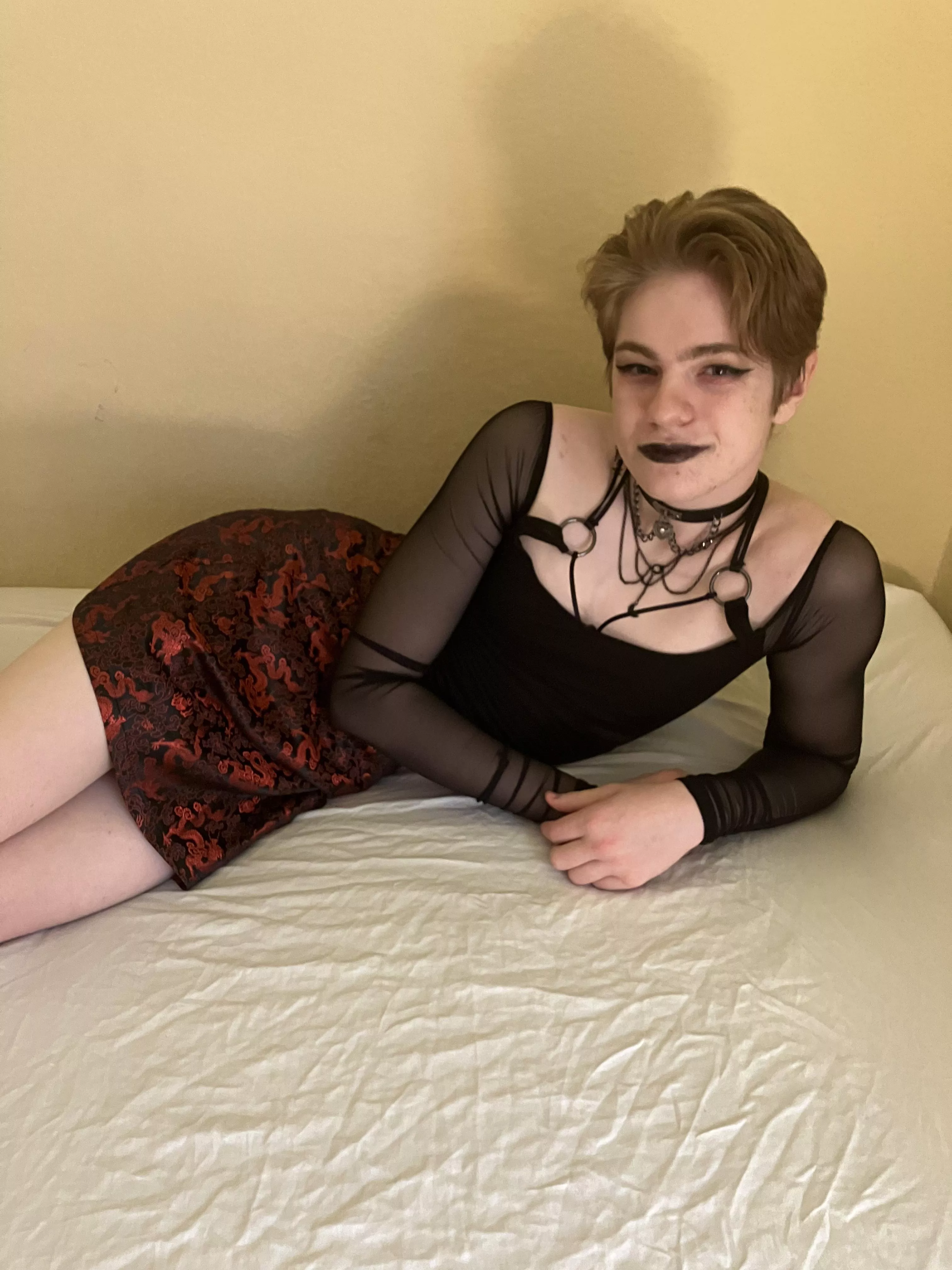you all seemed to enjoy the other pic in this outfit so here’s another pic! posted by femboy-nate