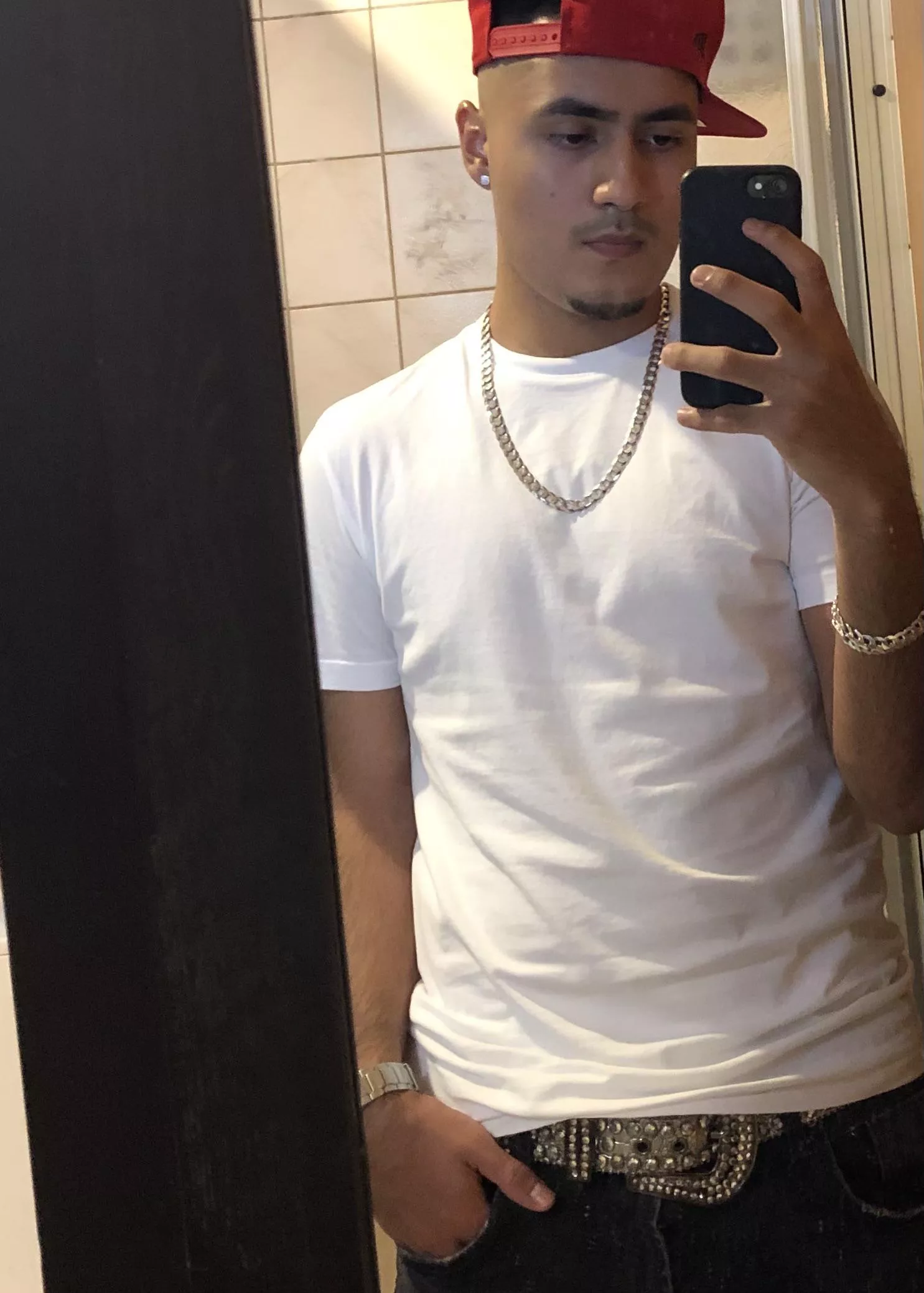 23, Latino and gay. What do you think? posted by _LatinosDoItBetter_