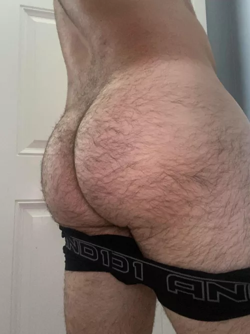 24 in shape, DL bottom bro with a big furry bubble butt. 😈 Add my snap: Sctry9 or DM me by sctry98