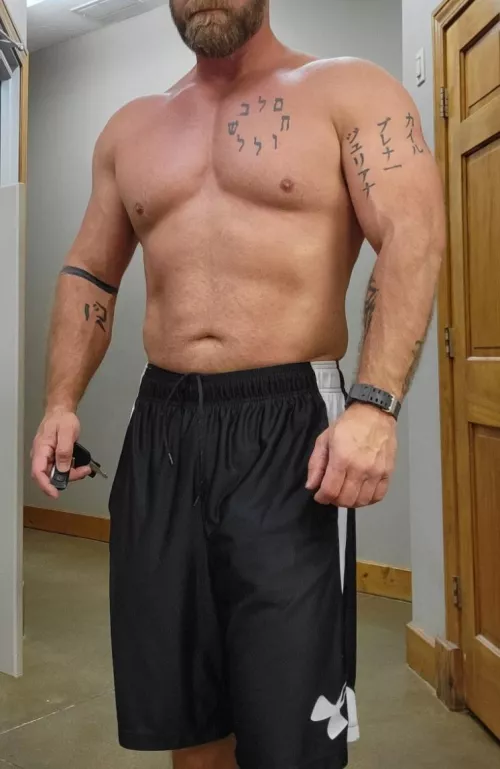 48 (M) Mid Missouri. A little post workout pump. Searching for my li(F)e partner by BIGSARGE105