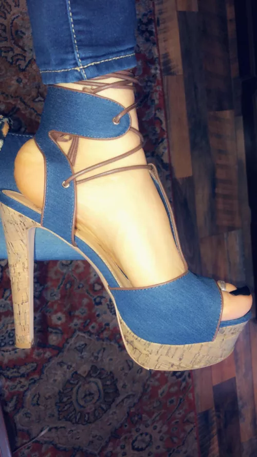 A pic from a photoshoot for our site by Mldaville