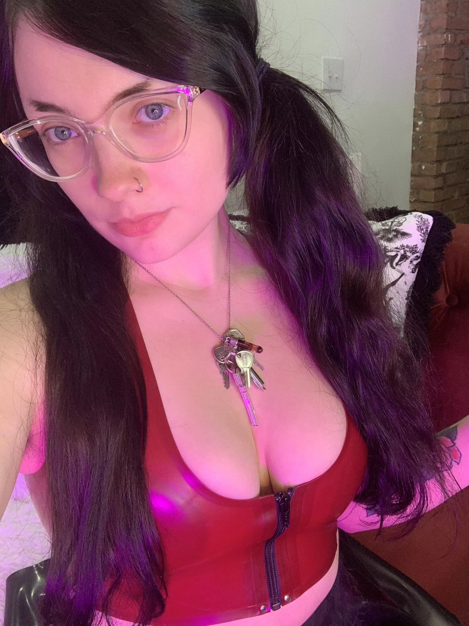 A weak little loser like you could never handle a woman like me.I’m gonna lock you up in a chastity cage forever it’s written in the vows🔐 posted by Goddessjezebeth01