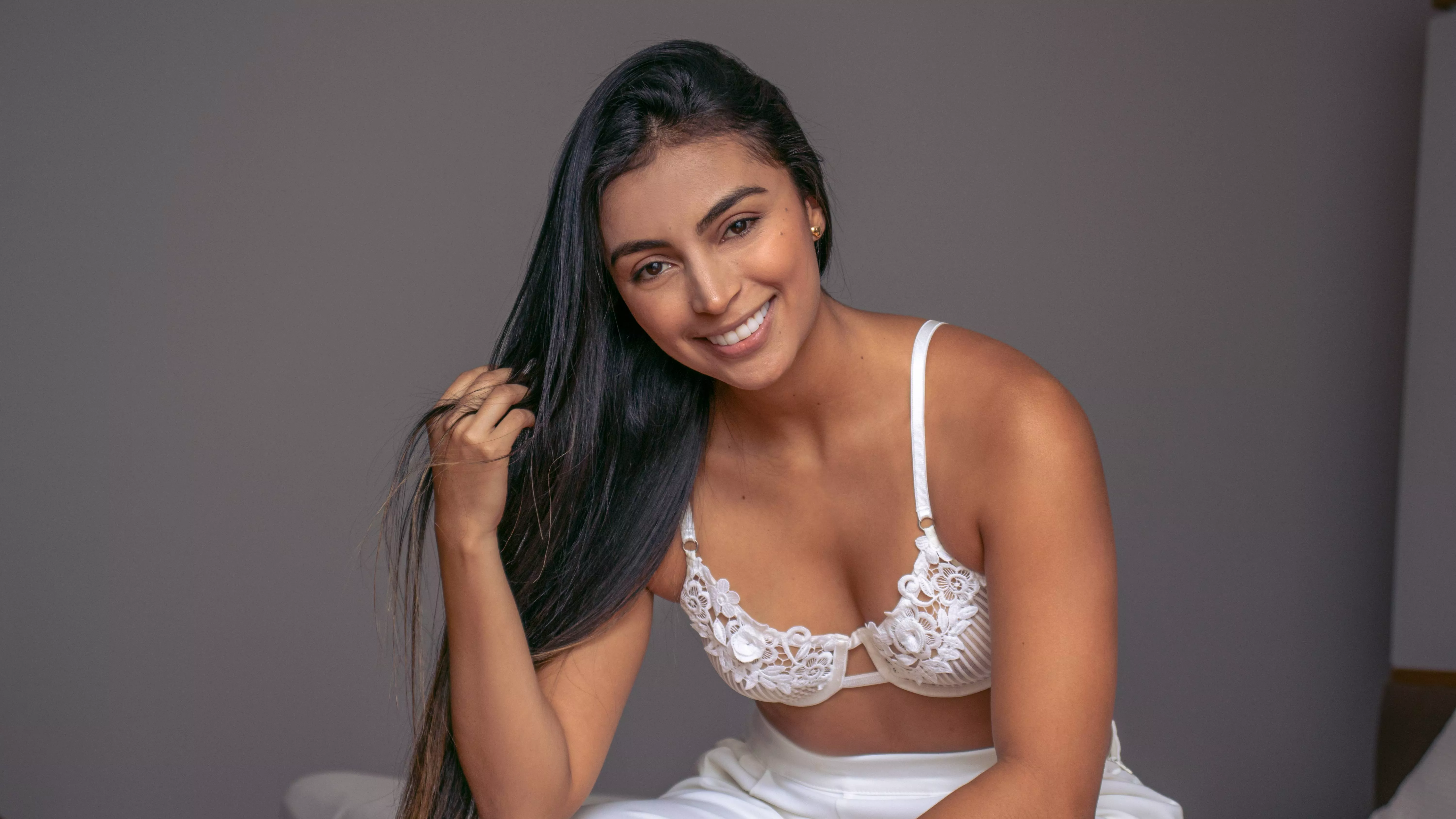 Do I look sexy in white? posted by Caravakz