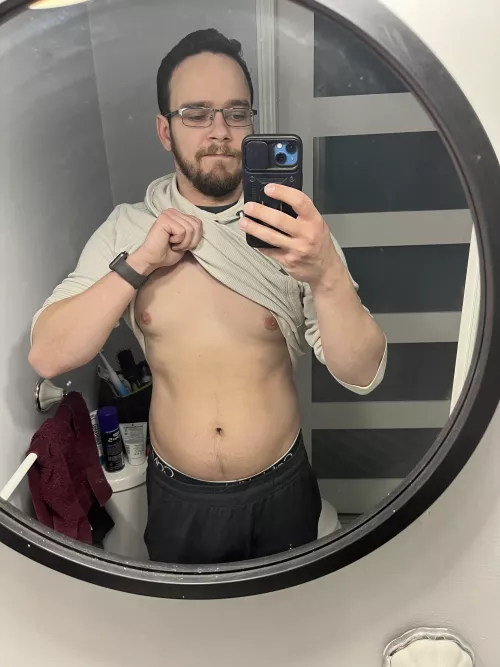 Down 15lbs in a few weeks. 15 more to go. Feeling proud of the progress so I thought I’d share a pic. Don’t mind the dirty mirror 😅 by jackness_monster